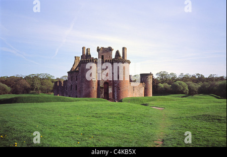 Caerlaverock Castle, Dumfries and Galloway, Scotland, Regno Unito. Preso in primavera Foto Stock