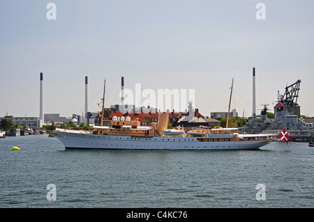 Il suo yacht danese Dannebrog (A540) ormeggiata nel porto di Copenhagen (Kobenhavn), Regno di Danimarca Foto Stock
