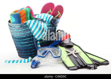 Borsa da spiaggia con il costume da bagno e attrezzatura per immersioni subacquee. Foto Stock