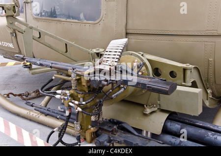 Dettaglio di una mitragliatrice montata su un us navy elicottero Foto Stock