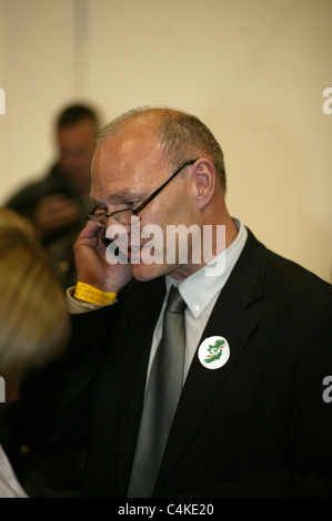 Sinn Fein Paul Maskey chi era stato debitamente eletti come MP per la circoscrizione Belfast West nella elezione il 09/06/2011 Foto Stock