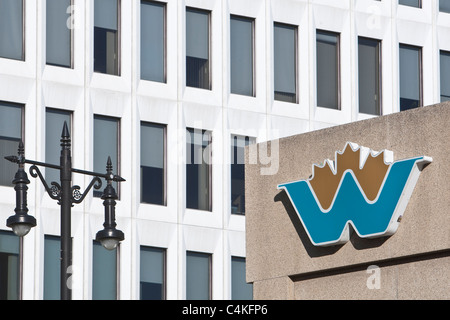 Grano canadese sedi del bordo sulla strada principale di Winnipeg Foto Stock