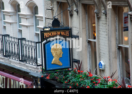 Segno per la Principessa di Galles pub di Londra, Inghilterra, Regno Unito Foto Stock