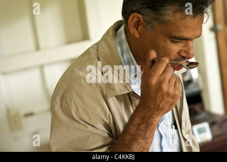 Degustazione di caffè a Finca Lerida piantagione e di Hotel (Panama) Foto Stock