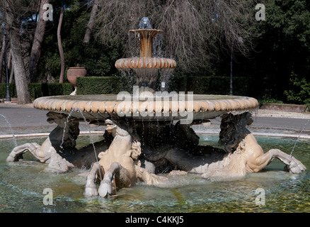 Fontana della Sea-Horses nel giardino di Villa Borghese, Roma, Italia Foto Stock