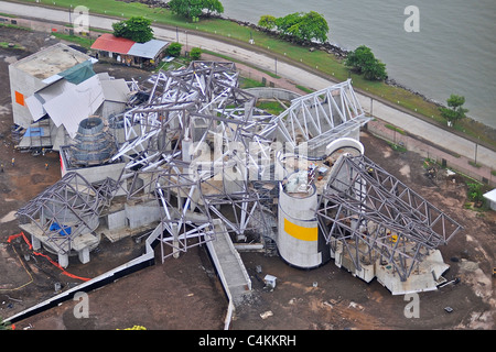 Frank Gehry, architetto famoso nel mondo il più noto per il Guggenhiem innovativo museo in Spagna, ha progettato un nuovo museo della biodiversità a Panama. Il museo è in fase di costruzione in Amador Causeway, una posizione a soli pochi isolati dal principale porto crocieristico e il Canale di Panama. Foto Stock