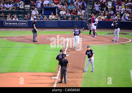 Mets round basi dopo un homerun contro il Braves presso il Turner Field di Atlanta, GA. Foto Stock