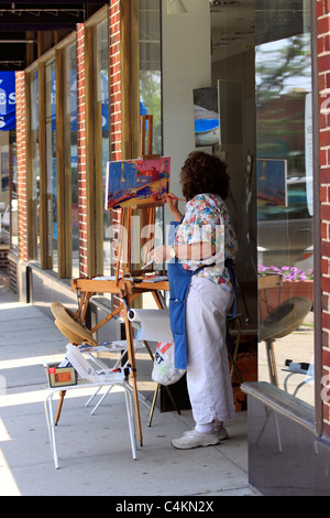 Plein Air artista pittura scena di Main Street nel villaggio di Northport Long Island NY Foto Stock