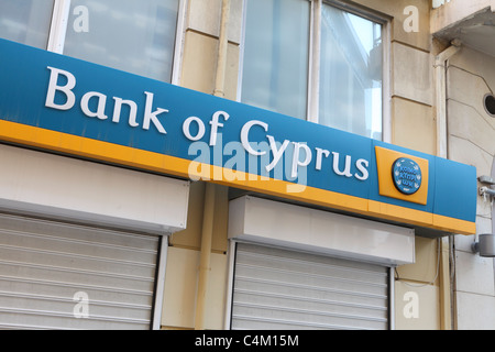 Il segno su un ramo della Banca di Cipro a Heraklion (Iraklio Creta). Foto Stock