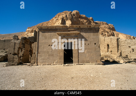 Luxor Egitto Deir El Medina Tempio di Tolomeo IV dedicato alla Dea Hathor Foto Stock