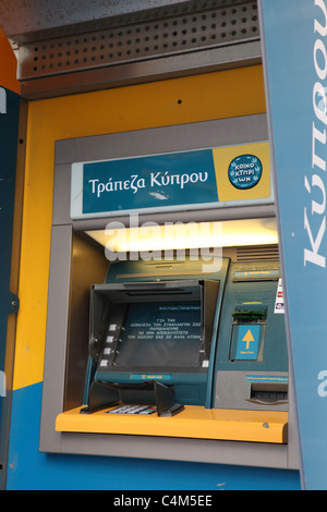 Una banca di Cipro ATM in Iraklion Iraklion (Creta). Foto Stock