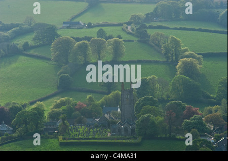 Il 'Cattedrale del Moro' chiesa nel villaggio di Widecombe-nel-Moor nel Parco Nazionale di Dartmoor. Foto Stock
