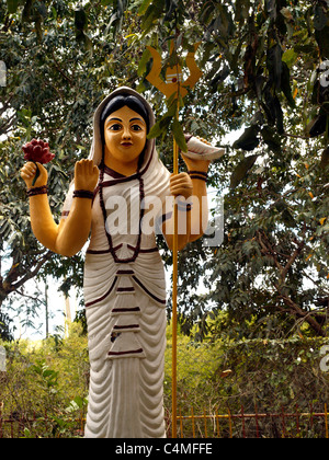 Medine Maurizio dea Indù con conchiglia e Trident in Tamil tempio indù per lavoratori di canna da zucchero Foto Stock