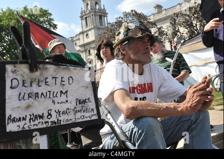 La pace Protester Brian Haw a sua Piazza del Parlamento protesta Camp Foto Stock