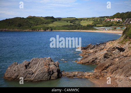 Langland Bay, Gower, Swansea, South Wales, Regno Unito su un giorno d'estate con un cielo blu Foto Stock