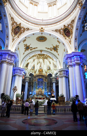 Chiquinquira chiesa interno Foto Stock