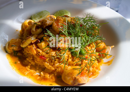 Piatto di frutti di mare paella a La Rosa Nautica ristorante a Lima in Perù. Foto Stock