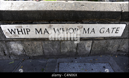 Segno per la frusta Ma Whop Ma Gate la strada più breve in York Foto Stock