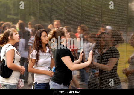 Il Vietnam Veterans War Memorial dedicato al 58,253 servizio di noi uomini e donne che sono morti nella guerra del Vietnam. Washington D.C U Foto Stock