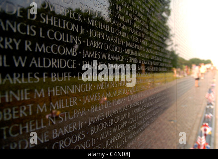 Il Vietnam Veterans War Memorial dedicato al 58,253 servizio di noi uomini e donne che sono morti nella guerra del Vietnam. Washington D.C USA Foto Stock