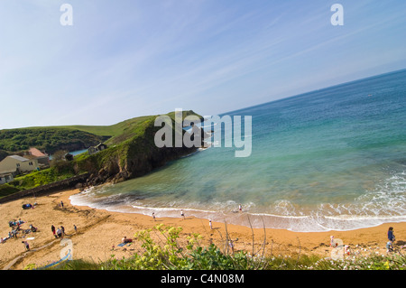 Antenna orizzontale ampio angolo di spiaggia Mouthwell a Hope Cove in una giornata di sole. Foto Stock