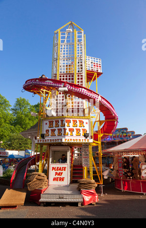 Helter Skelter ride al luna park nel Regno Unito Foto Stock