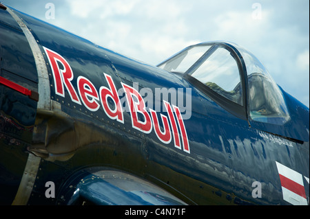 Possibilità Vought F4U-4 Corsair battenti tori Red Bull MEMORIAL AIR SHOW 2011 a Roudnice nad Labem Repubblica Ceca Foto Stock