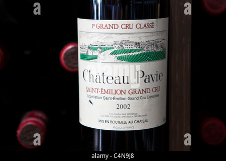 Chateau Pavie Saint Emilion 1er Grand Cru Classe annata 2002 buon vino in vendita St Emilion, Bordeaux, Francia Foto Stock