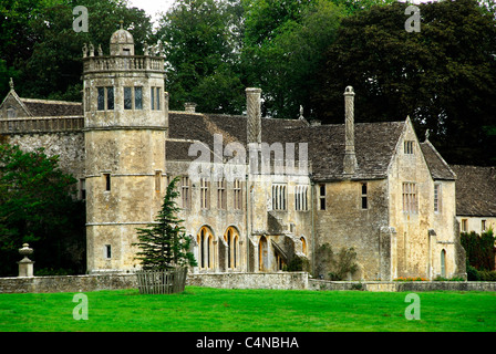 Lacock Abbey, ex casa di William Henry Fox Talbot, famoso per i suoi contributi alla invenzione della fotografia. Regno Unito Foto Stock