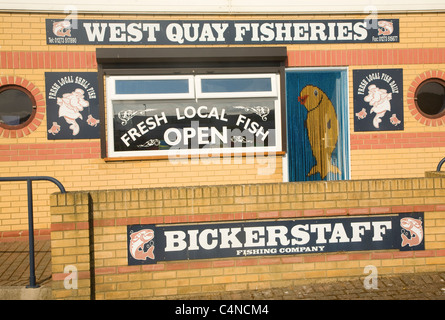 West Quay pesce pesca Negozio pesca Bickerstaff company, Newhaven, East Sussex, Inghilterra Foto Stock