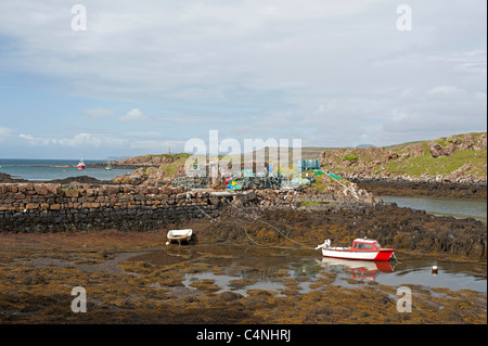 La bassa marea presso il molo e il molo al Croig, Dervaig, Isle of Mull, Argyll, Scozia. SCO 8109 Foto Stock