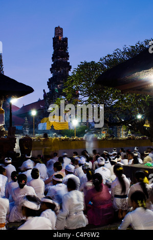Luna piena cerimonia, Pura Jagatnatha denpasar Bali Indonesia Foto Stock
