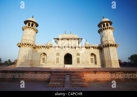 Itimad-ud-Daulah (tomba del mizra Ghiyas Beg), Agra, Uttar Pradesh, India Foto Stock