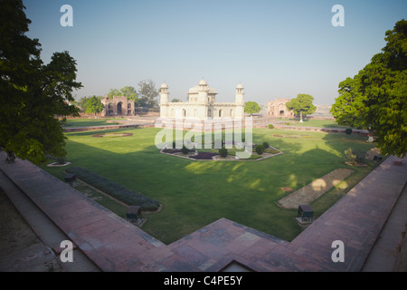 Itimad-ud-Daulah (tomba del mizra Ghiyas Beg), Agra, Uttar Pradesh, India Foto Stock