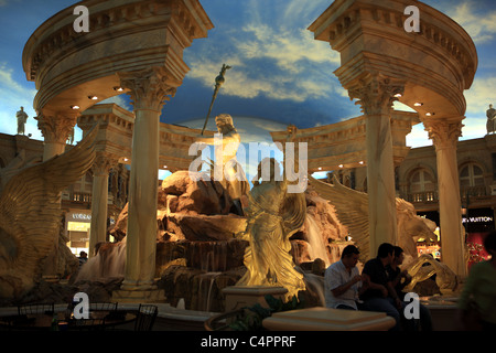 Statue in Forum Shops at Caesars Palace Las Vegas Nevada USA Foto Stock