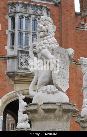 Queen's bestia a Hampton Court (Leone d'Inghilterra) Foto Stock