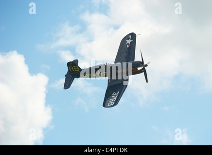 Possibilità Vought F4U-4 Corsair battenti tori Red Bull MEMORIAL AIR SHOW 2011 a Roudnice nad Labem Repubblica Ceca Foto Stock