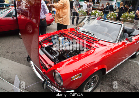 Un incontaminato Fiat 124 auto sportiva al 2011 Rodeo Drive Concours d'ELEGANZA Foto Stock