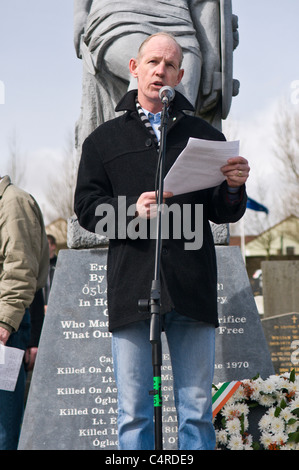 Derry, Londonderry, 4 Aprile 2010 - Tony Catney parlando a Derry città cimitero durante le celebrazioni pasquali Foto Stock