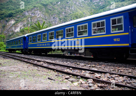 Treno a base di Machu Piccu, Aguas Caliente, Perù, Sud America Foto Stock