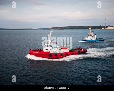 Barche rimorchiatore Breedbank e Gerry O'Sullivan nel porto di Cork in Irlanda Foto Stock