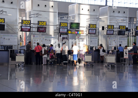 Il terminale di tre banchi check-in, l'aeroporto di Malaga, Malaga, Costa del Sol, provincia di Malaga, Andalusia, Spagna, Europa occidentale. Foto Stock