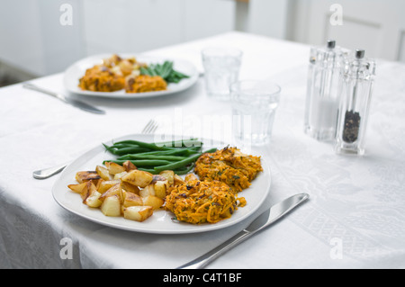 Sgombro affumicato e patate dolci Torte Pesce Foto Stock