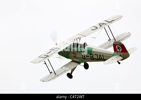 CASA (Bucker) 1-131E Jungmann G-BJAL in volo a Breighton Airfield Foto Stock