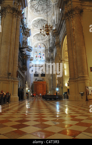 Vista dentro la cattedrale (Catedral La Manquita), Malaga, Costa del Sol, provincia di Malaga, Andalusia, Spagna, Europa occidentale. Foto Stock