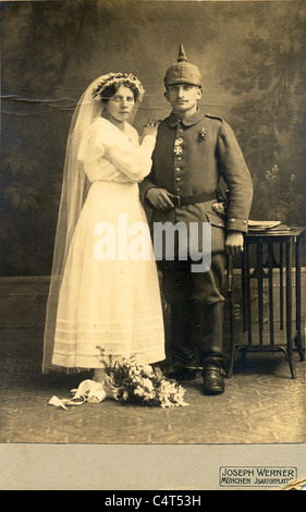 Armadio fotografia del tempo di guerra la sposa e lo sposo Foto Stock