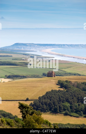 Santa Caterina la cappella nelle vicinanze Abbotsbury si affaccia su Dorset's Chesil Beach e la flotta con Portland a distanza Foto Stock