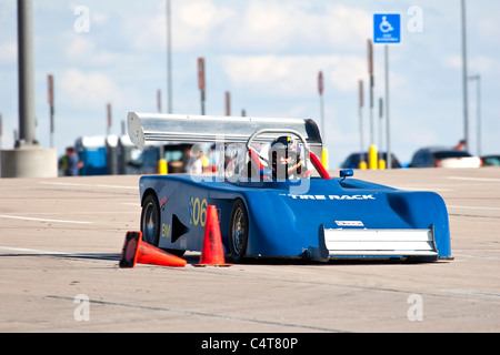 Denver, Colorado - un blu B-modificato polissaccaridi race car in un regionale Sports Car Club of America (SCCA) evento. Foto Stock