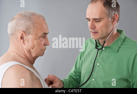 Il medico e il paziente Foto Stock