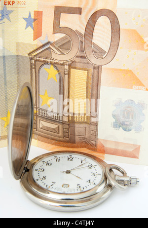 Euro denaro, un orologio e catena Foto Stock